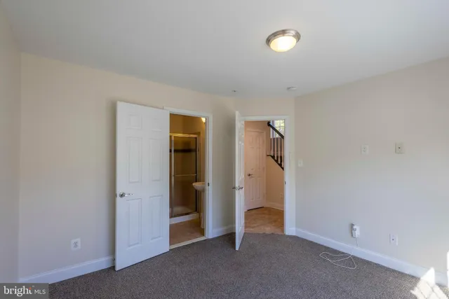an empty room with closet and mirror
