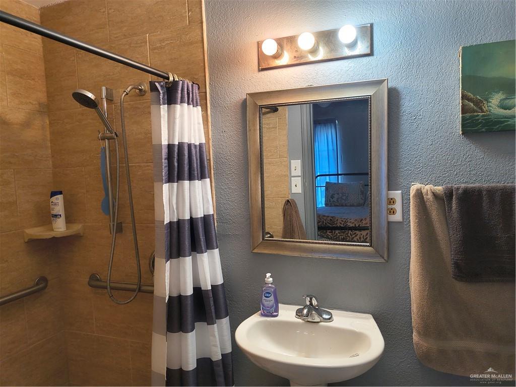 165 North Kennedy Street Rio Grande City, TX 78582 - Photo 10 of 19