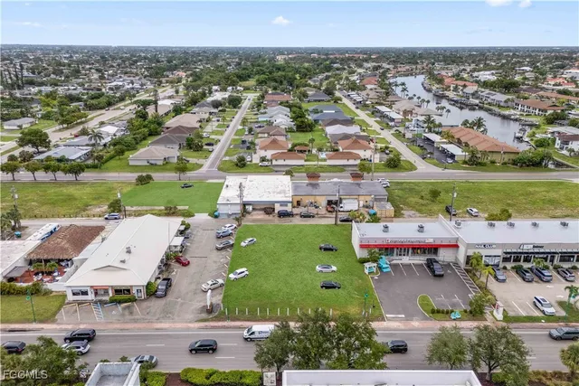 $1,300,000 | 429 Cape Coral Parkway East, Cape Coral, FL 33904