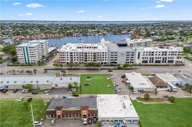 $1,300,000 | 429 Cape Coral Parkway East, Cape Coral, FL 33904