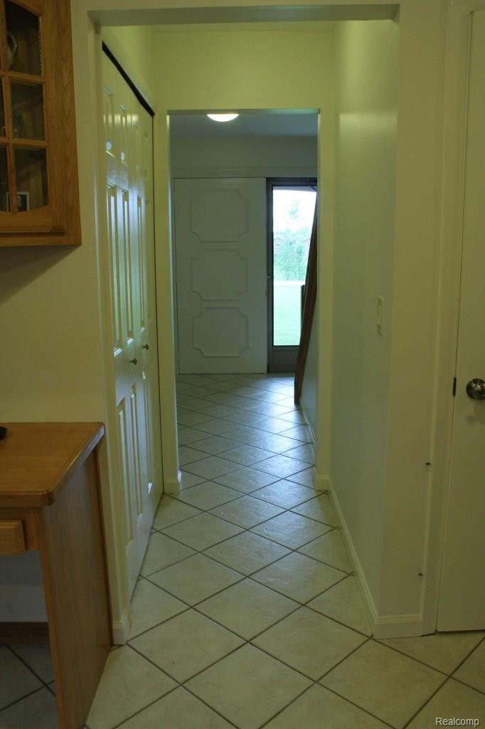 6544 General Squier Road Almont, MI 48003 - Photo 24 of 53 Hallway view towards front door.