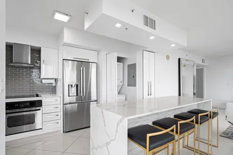 $795,000 | 600 West Las Olas Boulevard, Unit 1712N, Fort Lauderdale, FL 33312