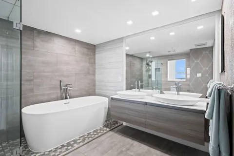 $795,000 | 600 West Las Olas Boulevard, Unit 1712N, Fort Lauderdale, FL 33312