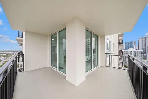 $795,000 | 600 West Las Olas Boulevard, Unit 1712N, Fort Lauderdale, FL 33312