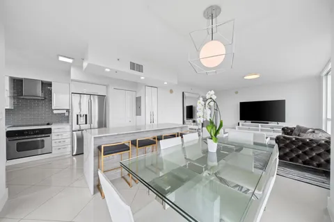 $795,000 | 600 West Las Olas Boulevard, Unit 1712N, Fort Lauderdale, FL 33312