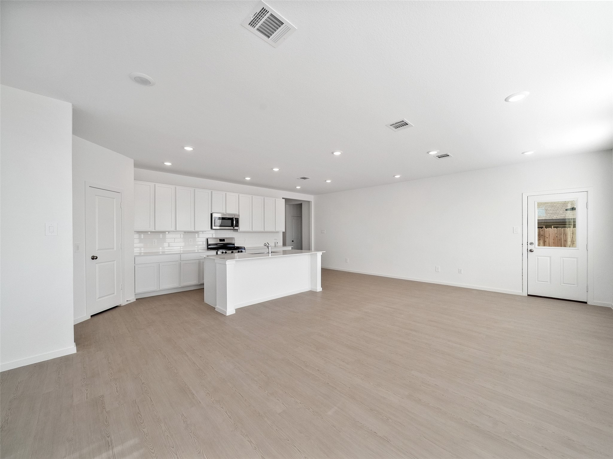 826 Ridgewood Cliffs Willis, TX 77378 - Photo 18 of 26 a view of kitchen with kitchen island and stainless steel appliances
