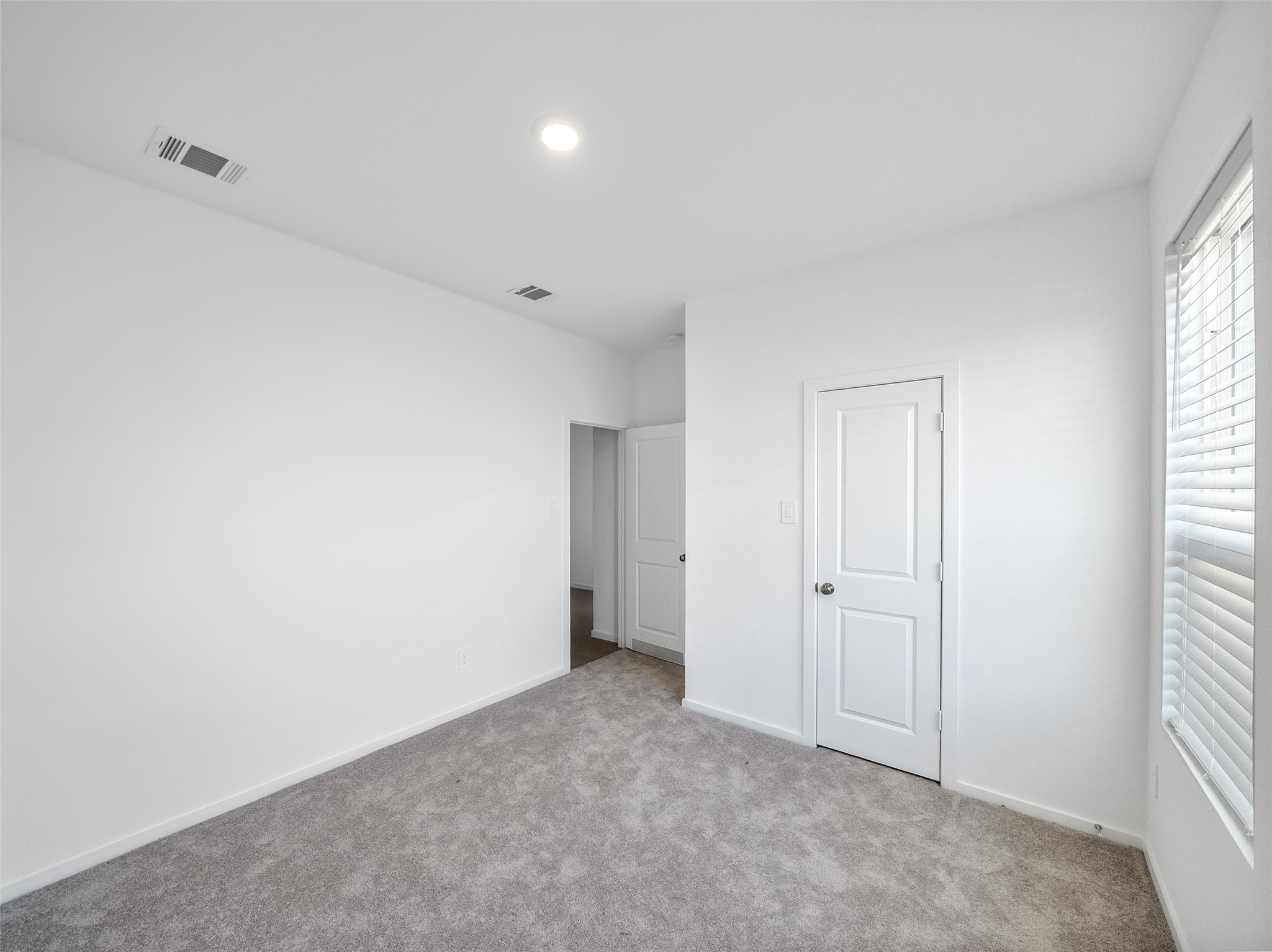 826 Ridgewood Cliffs Willis, TX 77378 - Photo 2 of 26 an empty room with windows and closet