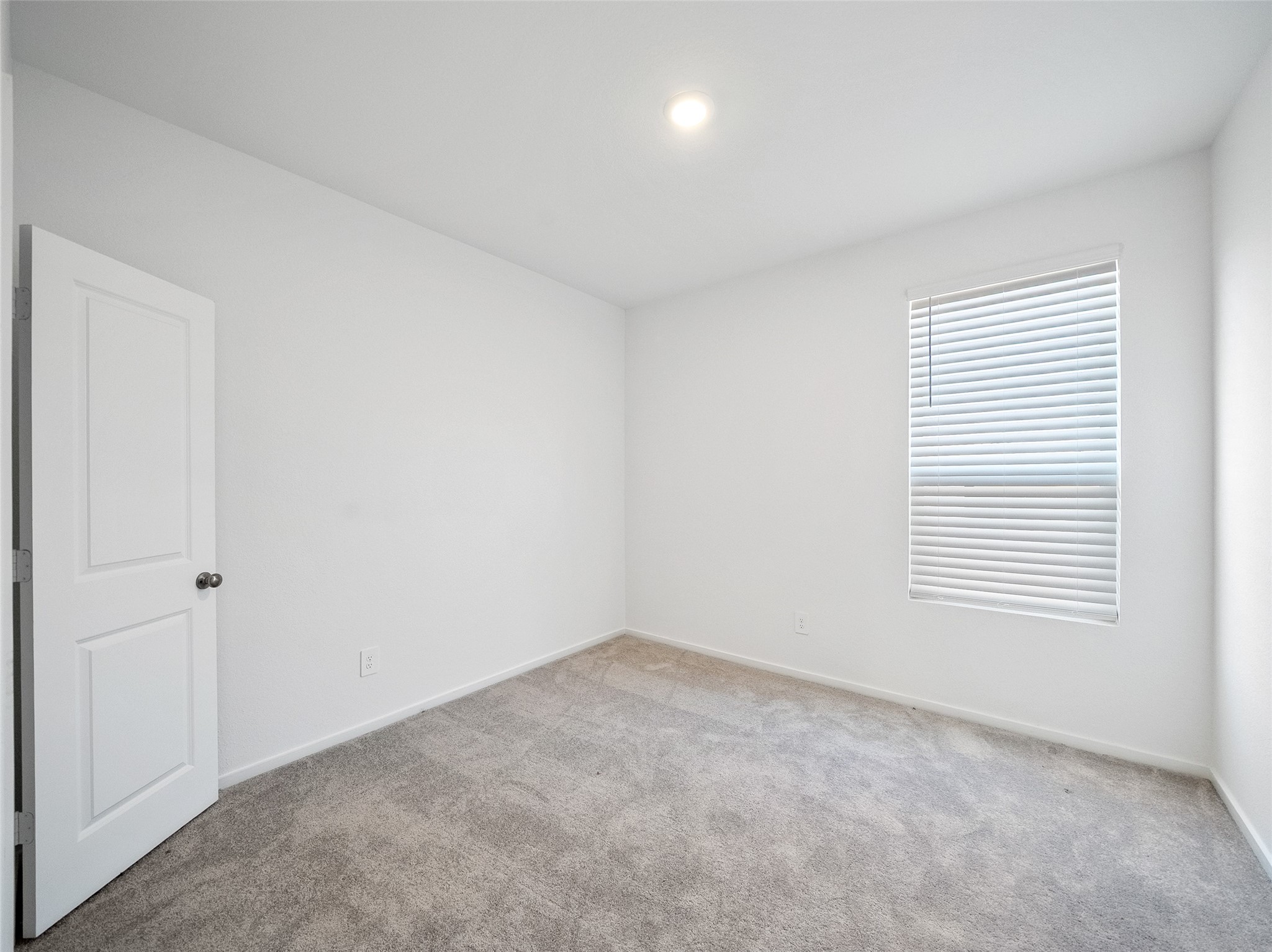 826 Ridgewood Cliffs Willis, TX 77378 - Photo 7 of 26 an empty room with a window