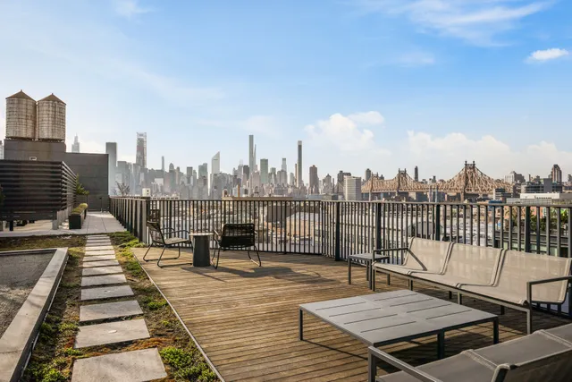 $3,450,000 | 21-30 44th Drive, Unit 6A | Long Island City