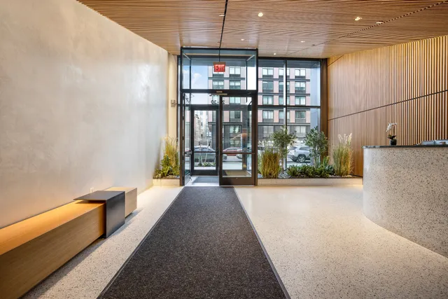 $3,450,000 | 21-30 44th Drive, Unit 6A | Long Island City