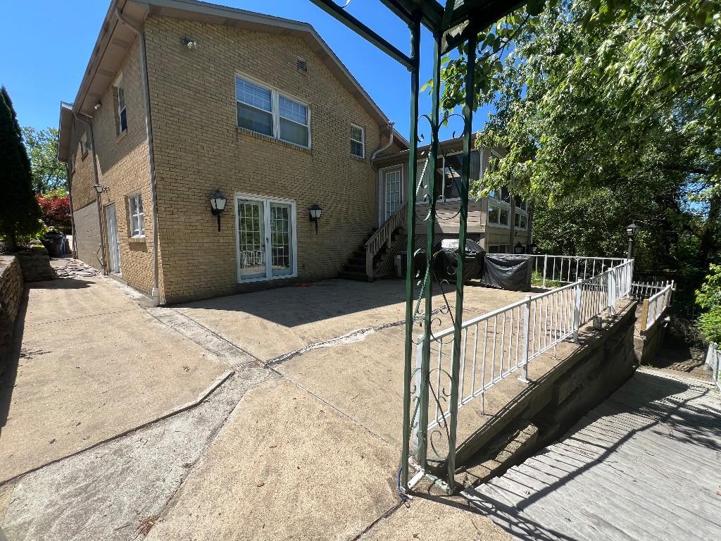 607 Lindsay Road Carnegie, PA 15106 - Photo 4 of 30 Gallery Image 4