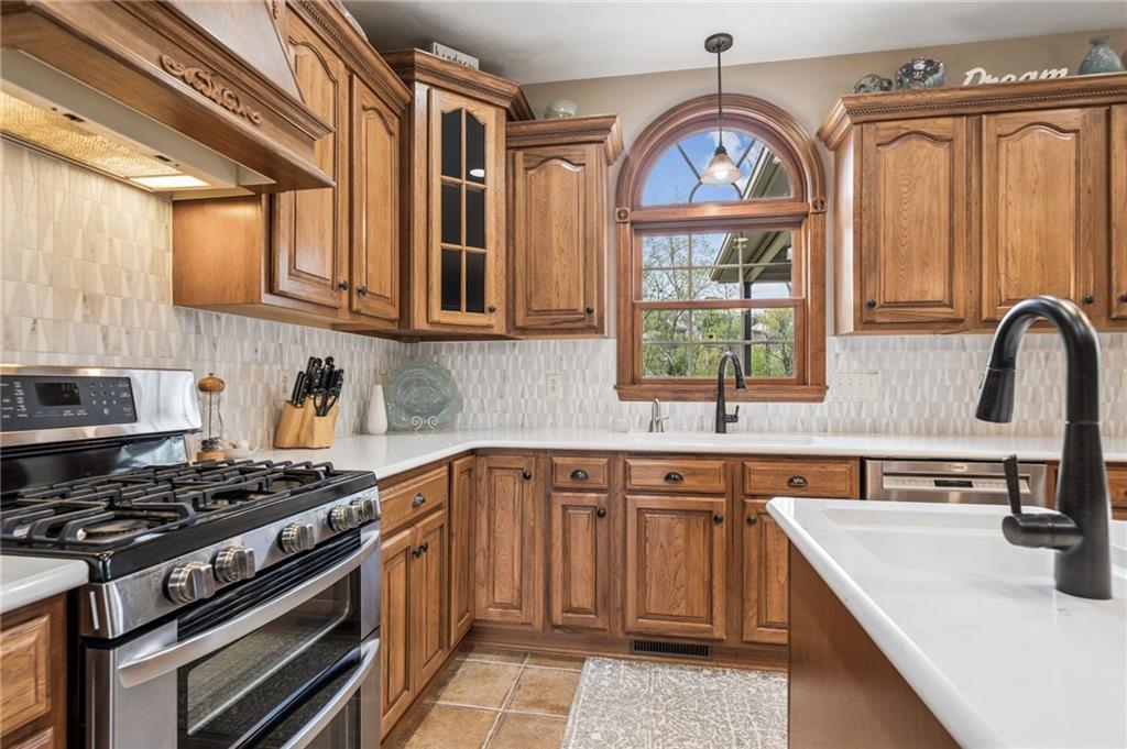 1098 Government Road Irwin, PA 15642 - Photo 18 of 50
