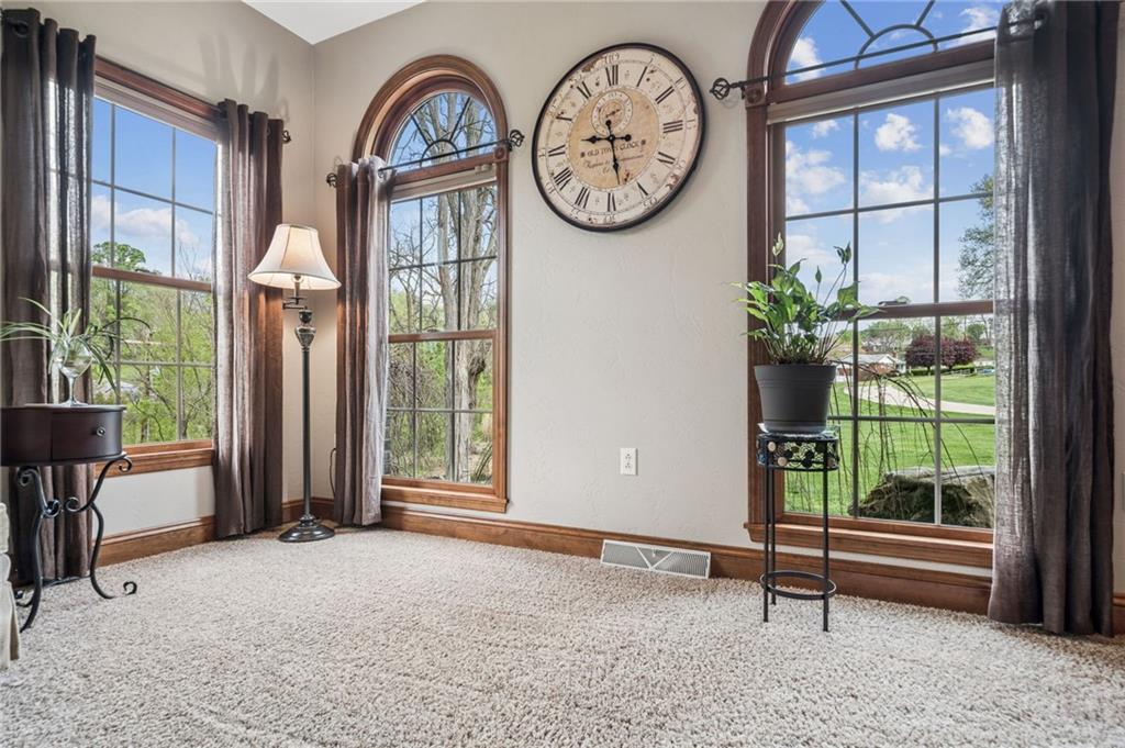 1098 Government Road Irwin, PA 15642 - Photo 9 of 50