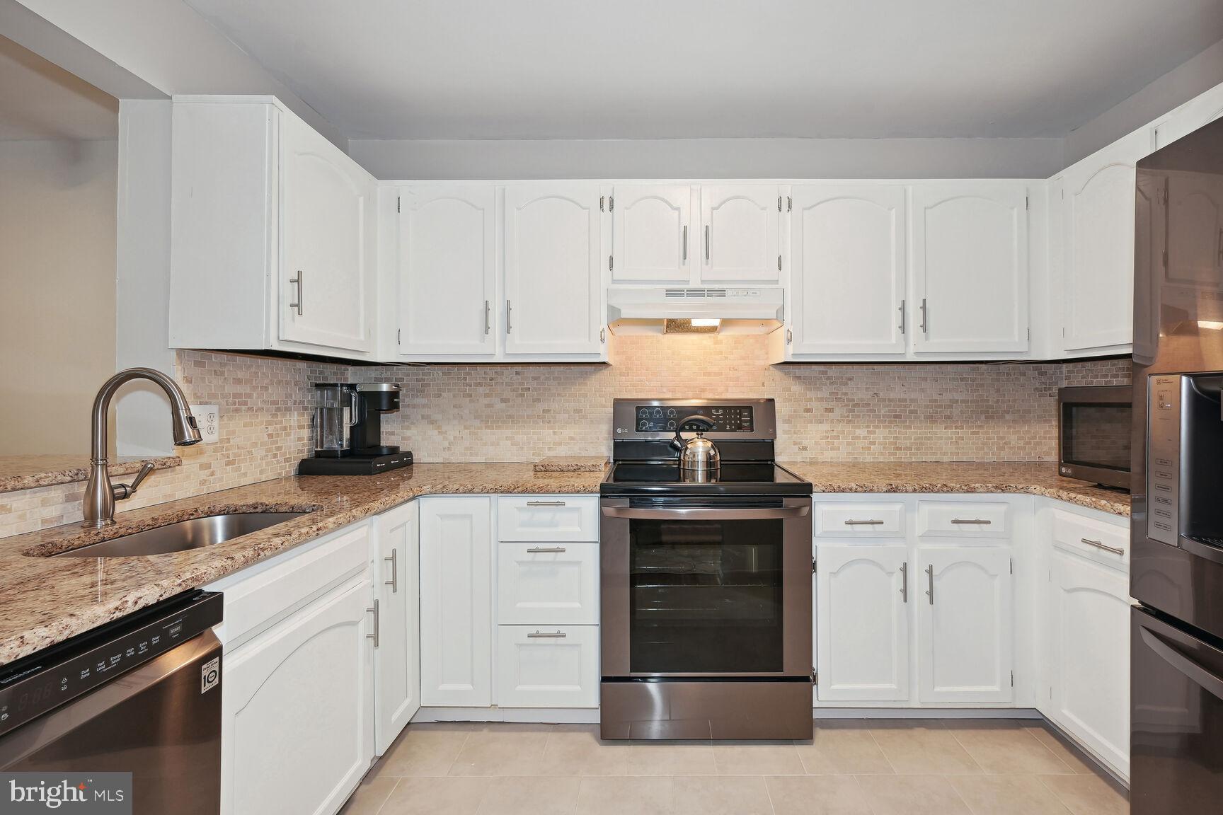 25 South Church Road, Unit 167 Maple Shade, NJ 08052 - Photo 7 of 27 All appliances included