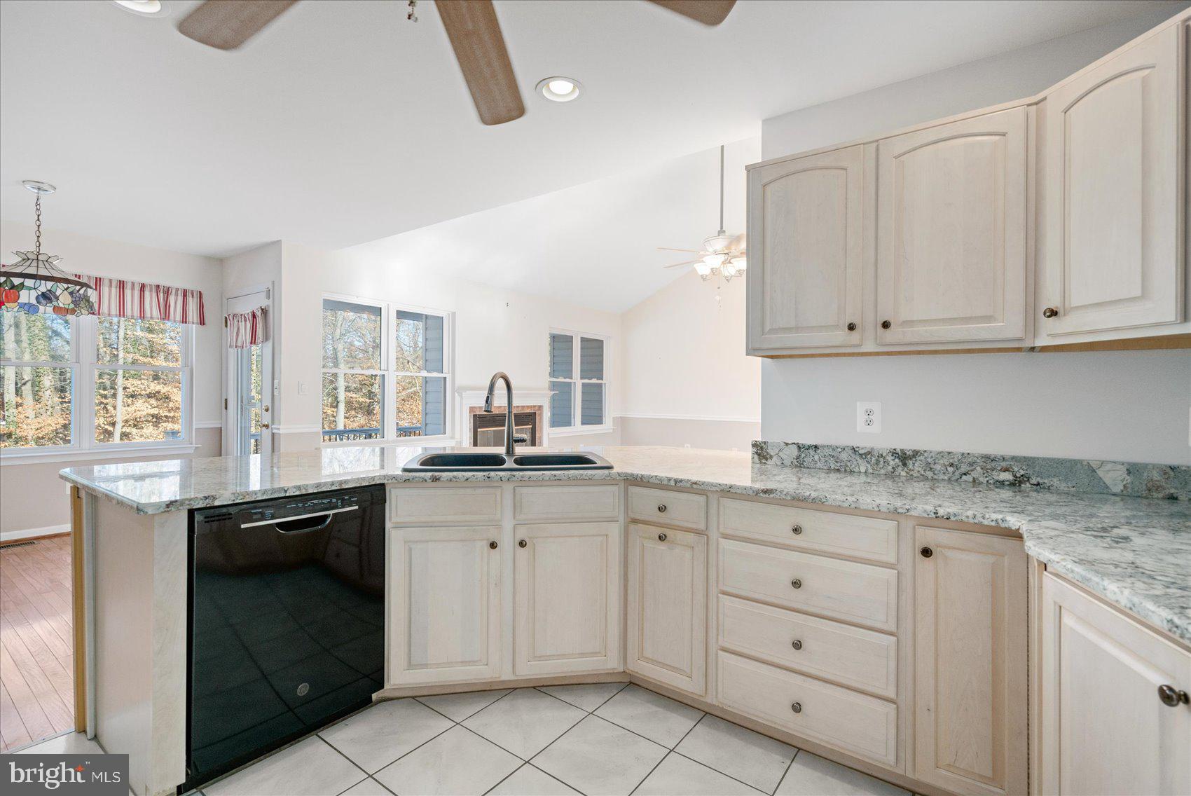2112 Holly Neck Road Baltimore, MD 21221 - Photo 13 of 40 Kitchen