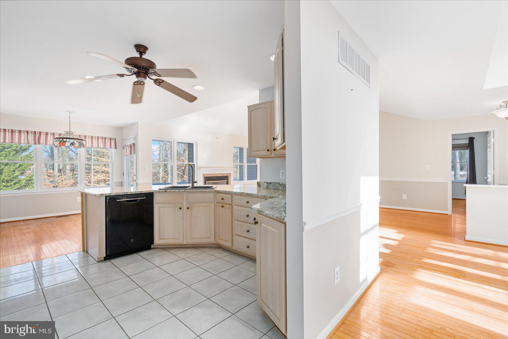 2112 Holly Neck Road Baltimore, MD 21221 - Photo 14 of 40 Kitchen