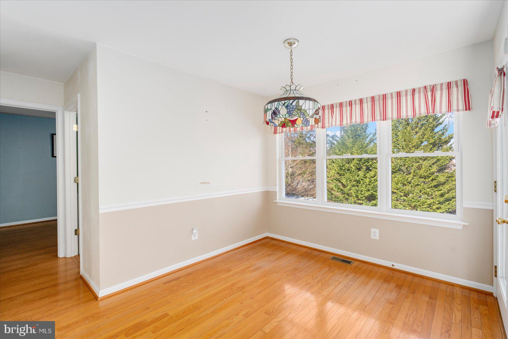 2112 Holly Neck Road Baltimore, MD 21221 - Photo 15 of 40 Breakfast Room