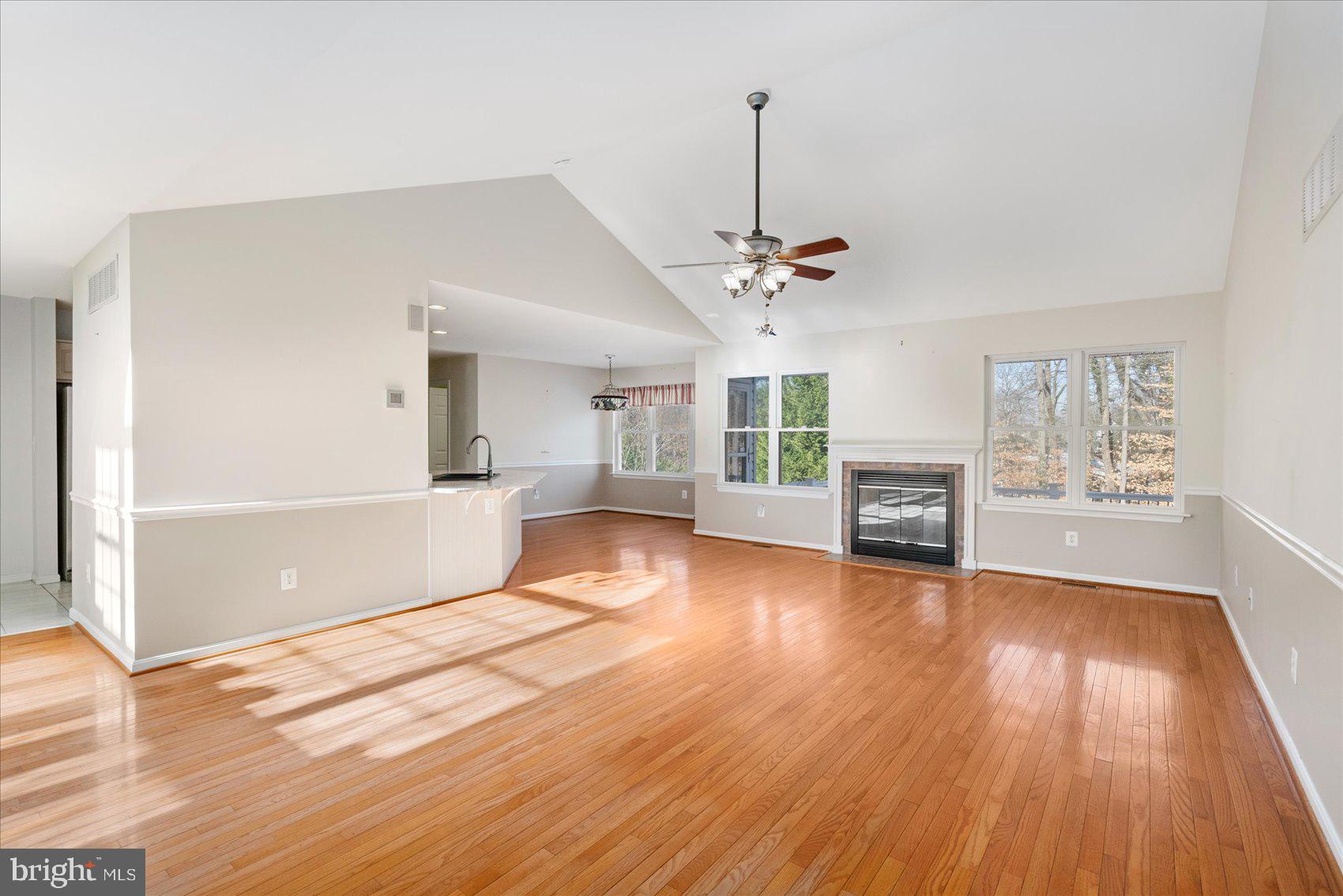 2112 Holly Neck Road Baltimore, MD 21221 - Photo 16 of 40 Family Room