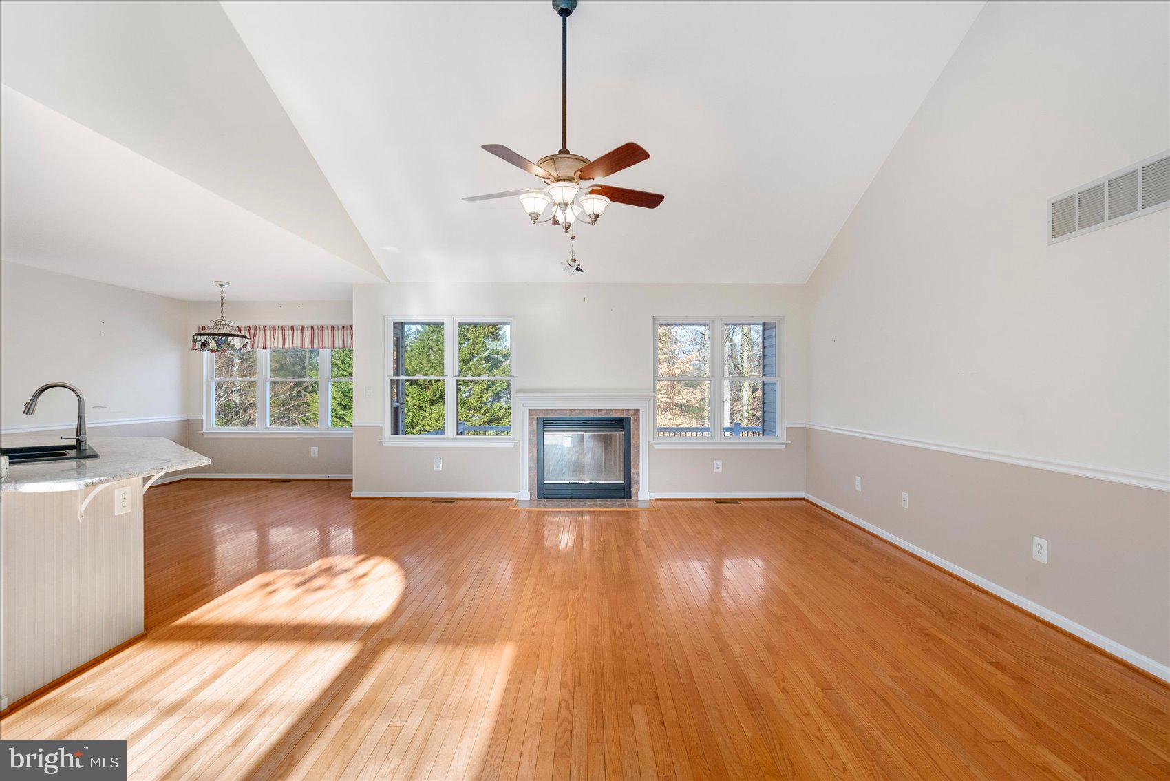 2112 Holly Neck Road Baltimore, MD 21221 - Photo 17 of 40 Family Room