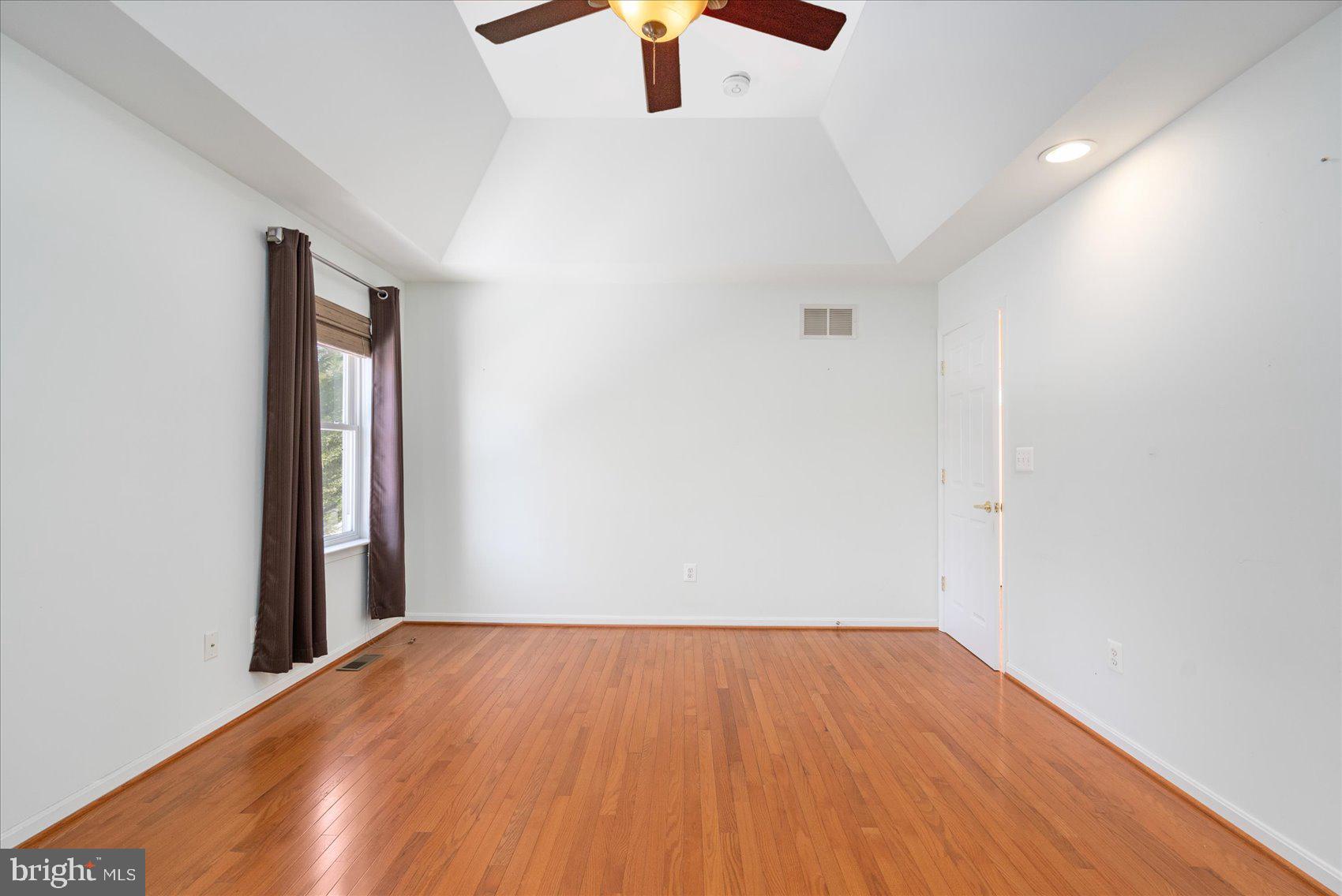 2112 Holly Neck Road Baltimore, MD 21221 - Photo 19 of 40 Primary Bedroom