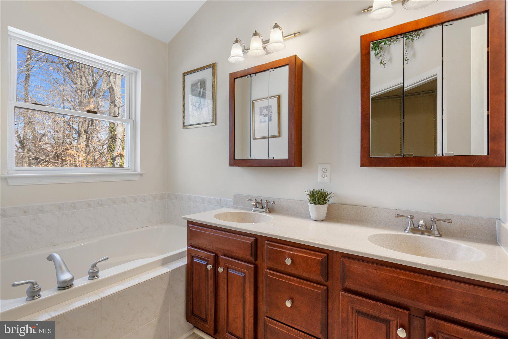 2112 Holly Neck Road Baltimore, MD 21221 - Photo 23 of 40 Primary Bath