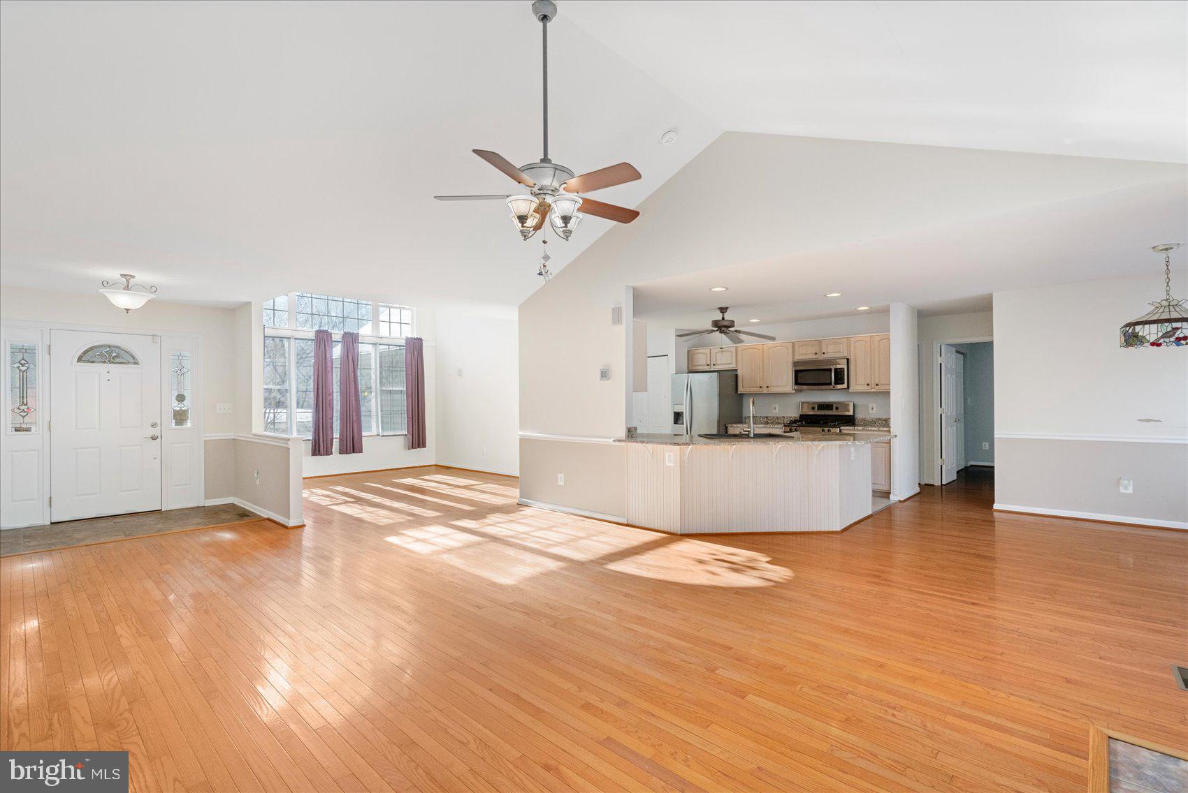 2112 Holly Neck Road Baltimore, MD 21221 - Photo 7 of 40 Interior Main Level