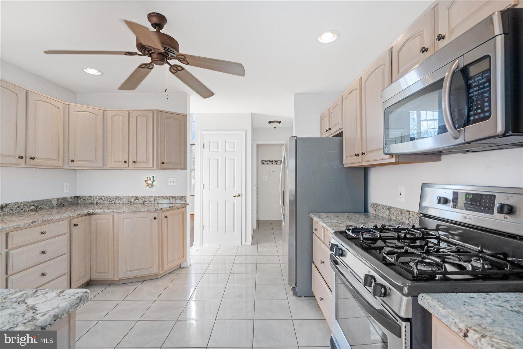2112 Holly Neck Road Baltimore, MD 21221 - Photo 10 of 40 Kitchen