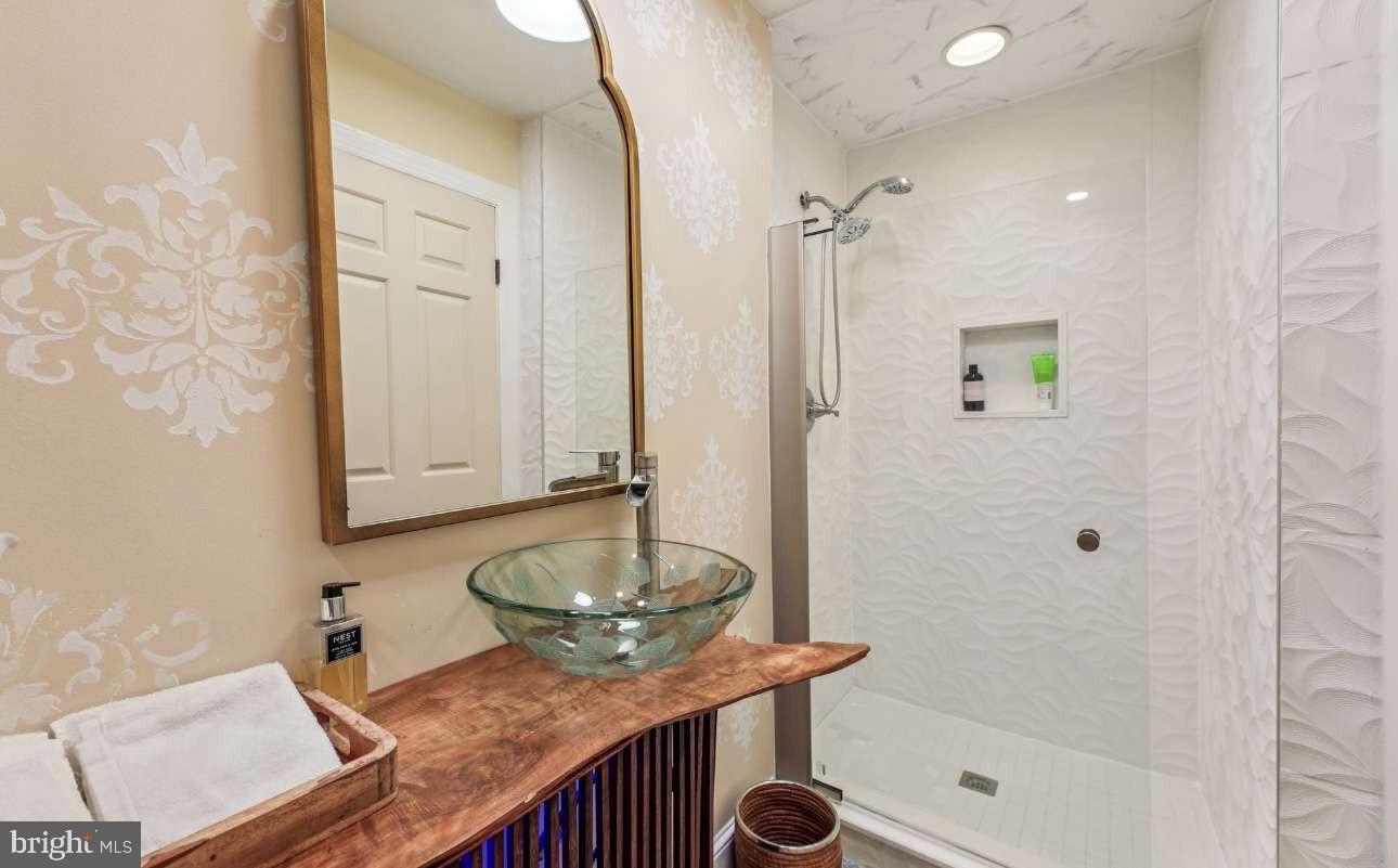 10900 Tara Road Rockville, MD 20854 - Photo 27 of 38