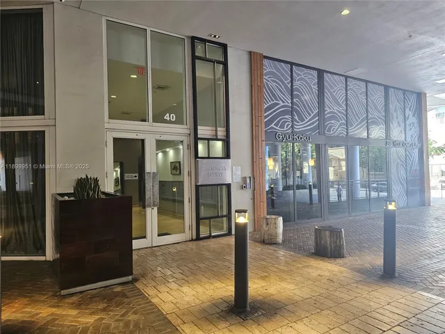 $609,900 | 60 Southwest 13th Street, Unit 1900, Miami, FL 33130