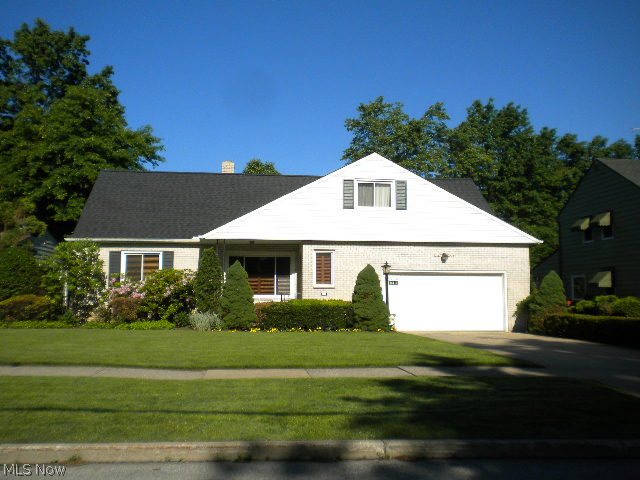 842 Quilliams Road Cleveland Heights, OH 44121 - Photo 1 of 14 IMMACULATE CLEVELAND HTS BUNGALOW WITH UNFINISHED SECOND