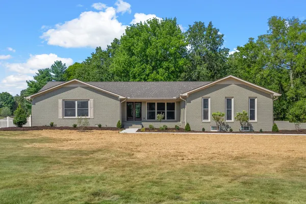 $439,900 | 1345 Shallow Lake Circle, Hopkinsville, KY 42240