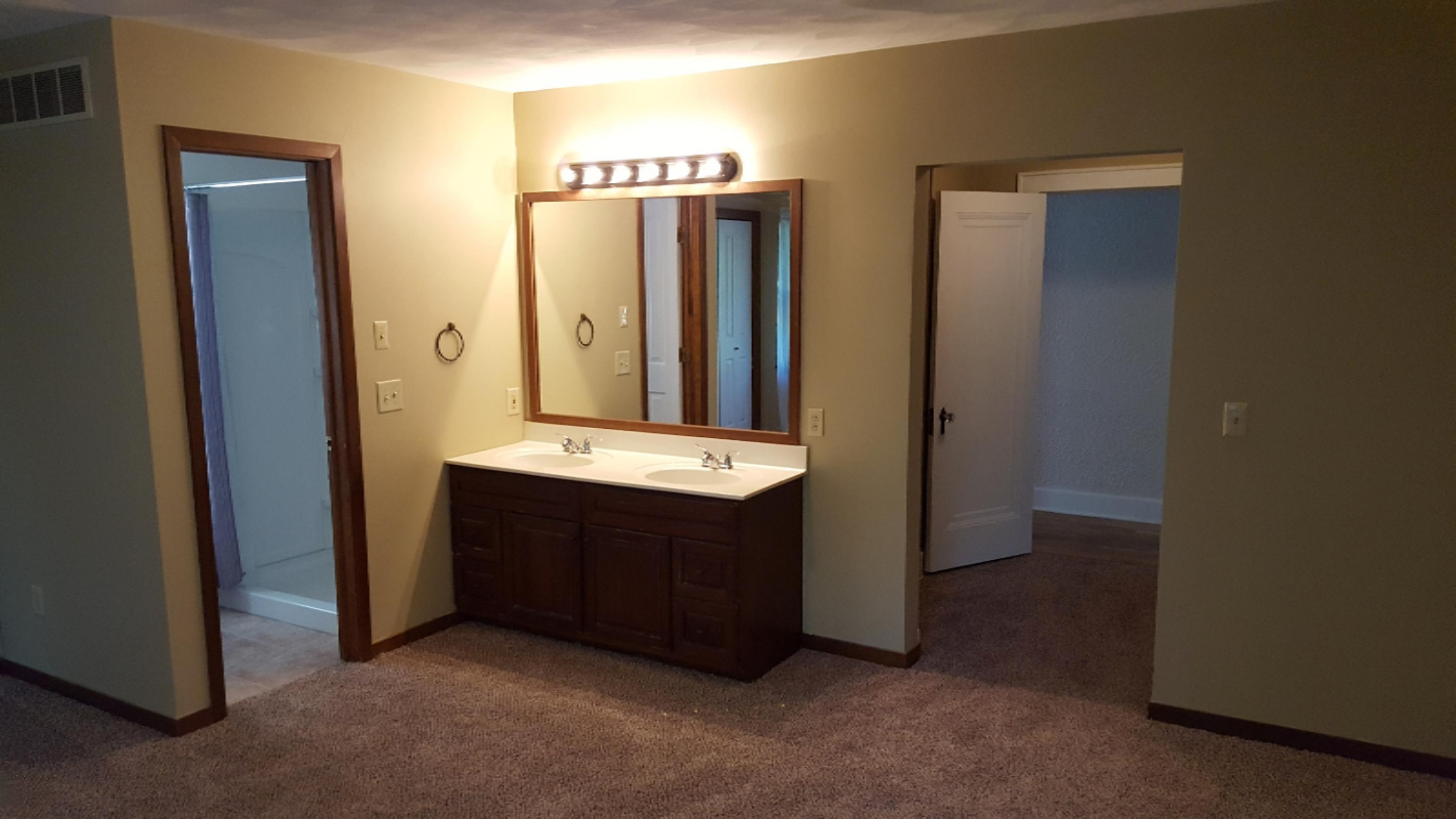 2222 Tipperary Road Kalamazoo, MI 49008 - Photo 14 of 22 20160726_075937