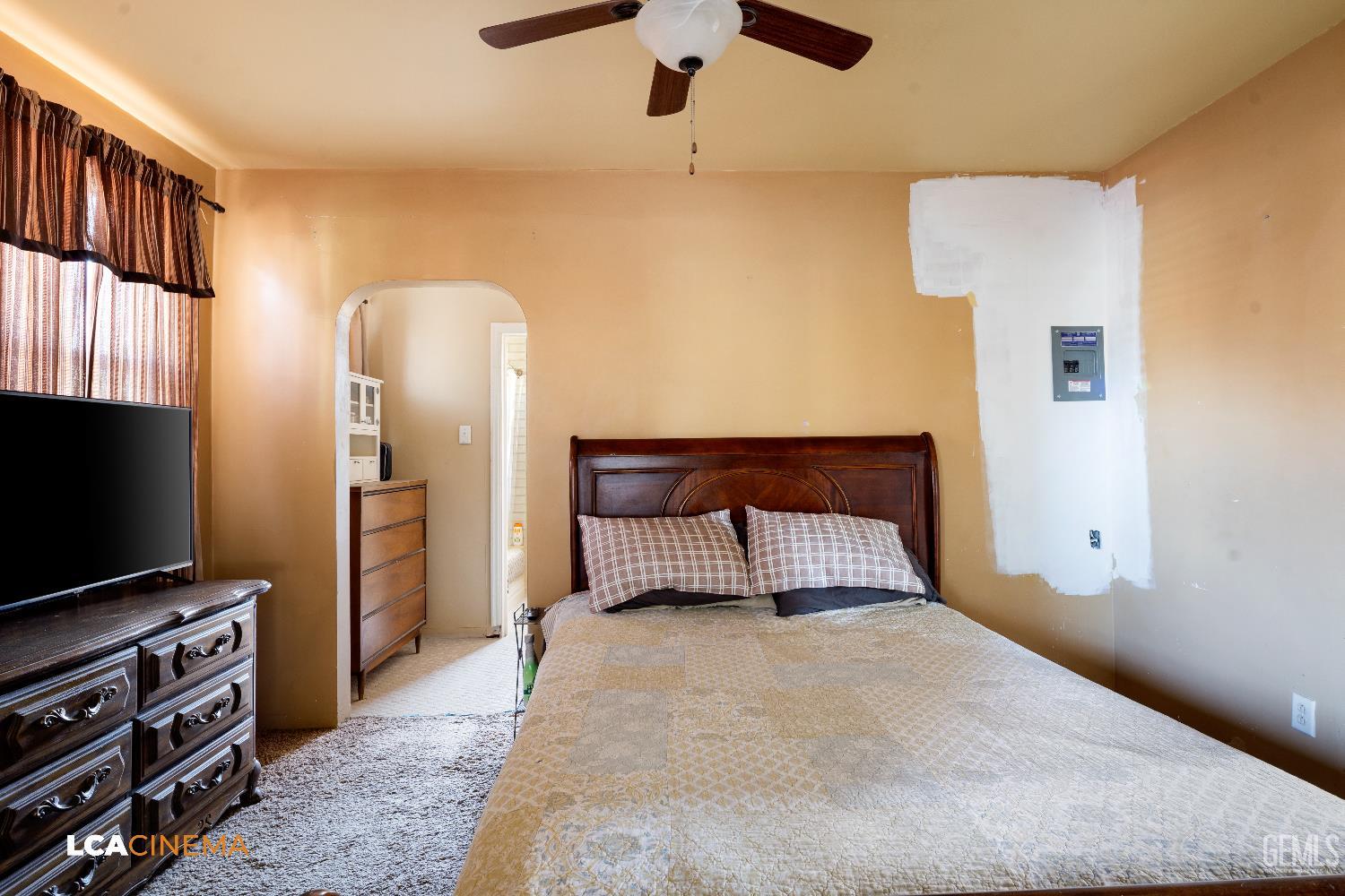 Undisclosed Address Bakersfield, CA 93308 - Photo 10 of 19 a bedroom with a bed and flat tv screen on the dresser