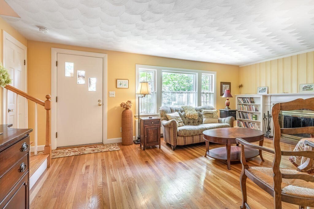 403 Hillcrest Road Needham, MA 02492 - Photo 6 of 35 Gallery Image 6