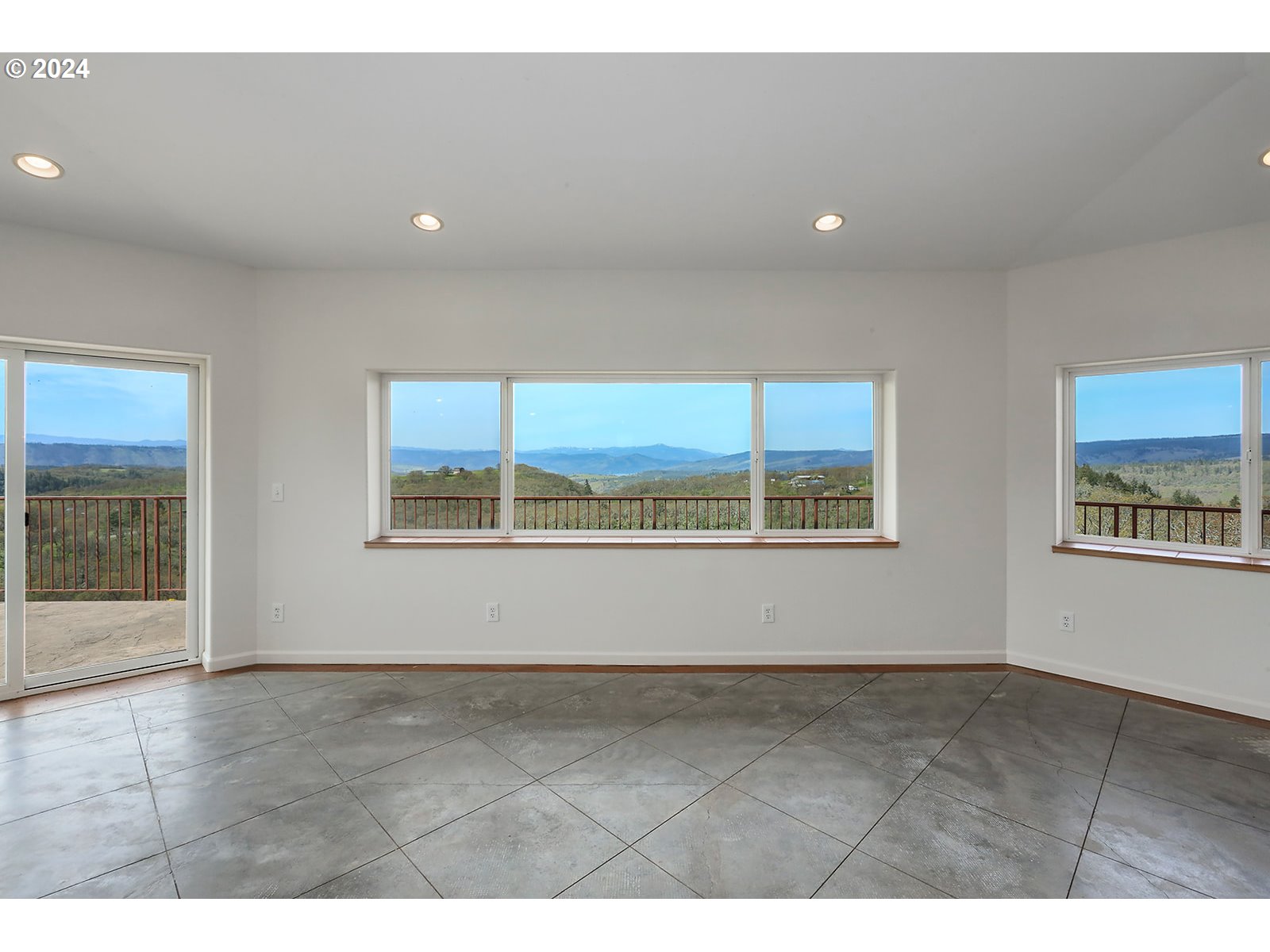 190 Oda Knight Road Lyle, WA 98635 - Photo 6 of 48 Gallery Image 6
