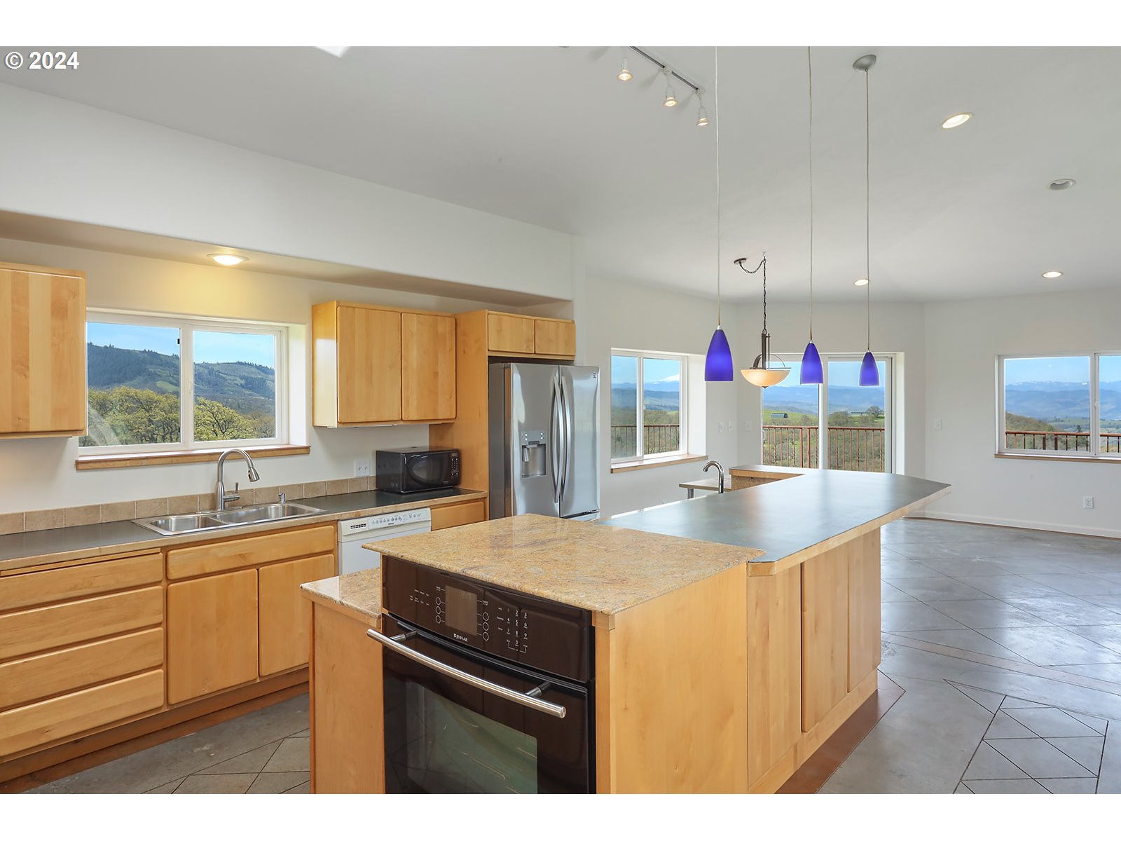 190 Oda Knight Road Lyle, WA 98635 - Photo 9 of 48 Gallery Image 9