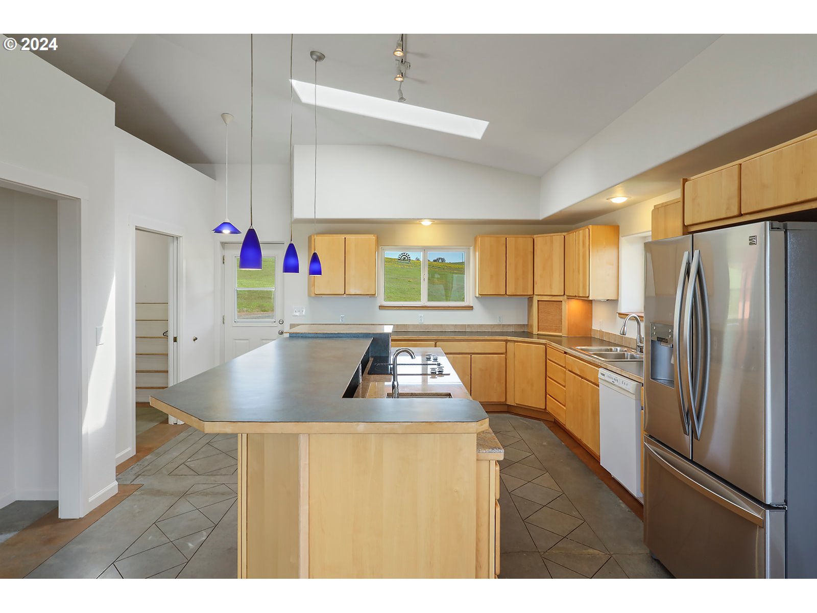 190 Oda Knight Road Lyle, WA 98635 - Photo 10 of 48 Gallery Image 10