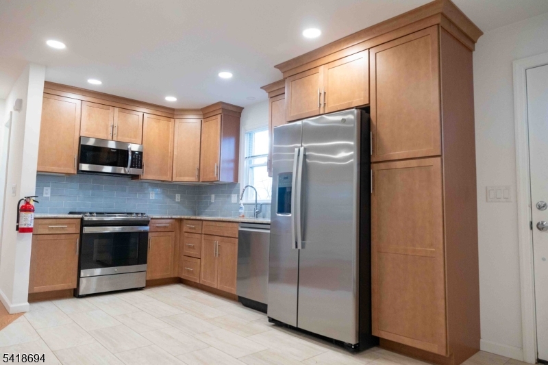 31 Lakeview Road Sparta, NJ 07871 - Photo 4 of 48