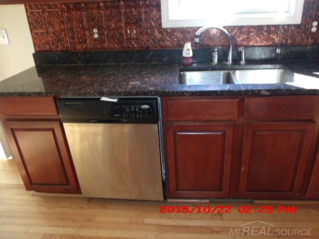 1245 Harding Street Detroit, MI 48214 - Photo 4 of 26 31268402-3.JPG