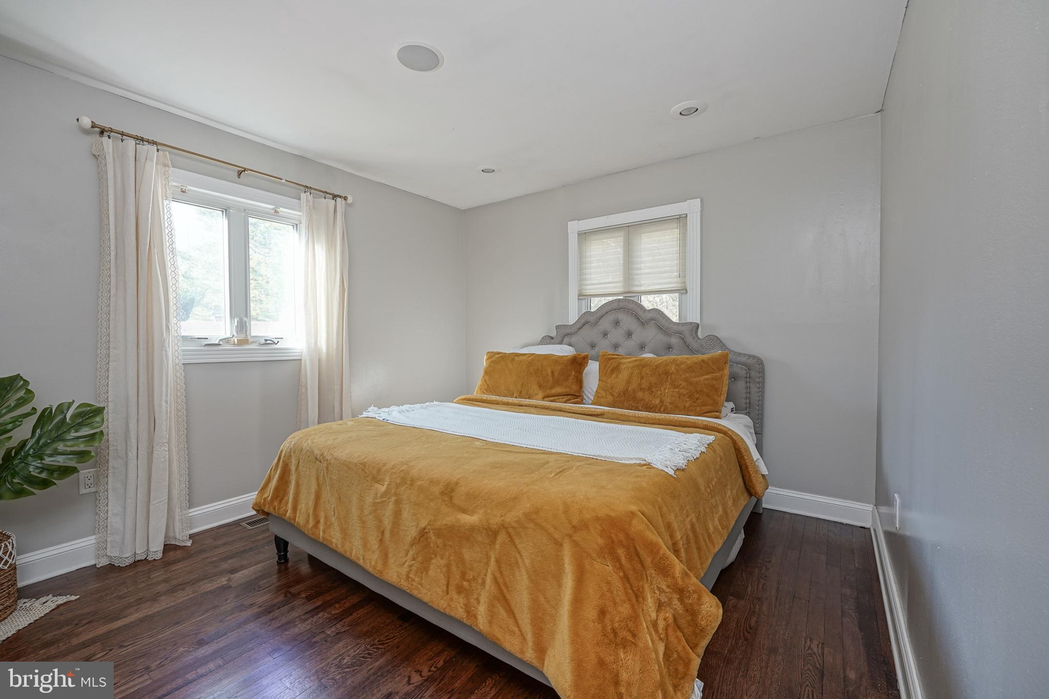 112 Kelly Driver Road Clementon, NJ 08021 - Photo 20 of 43 Hardwood Flooring