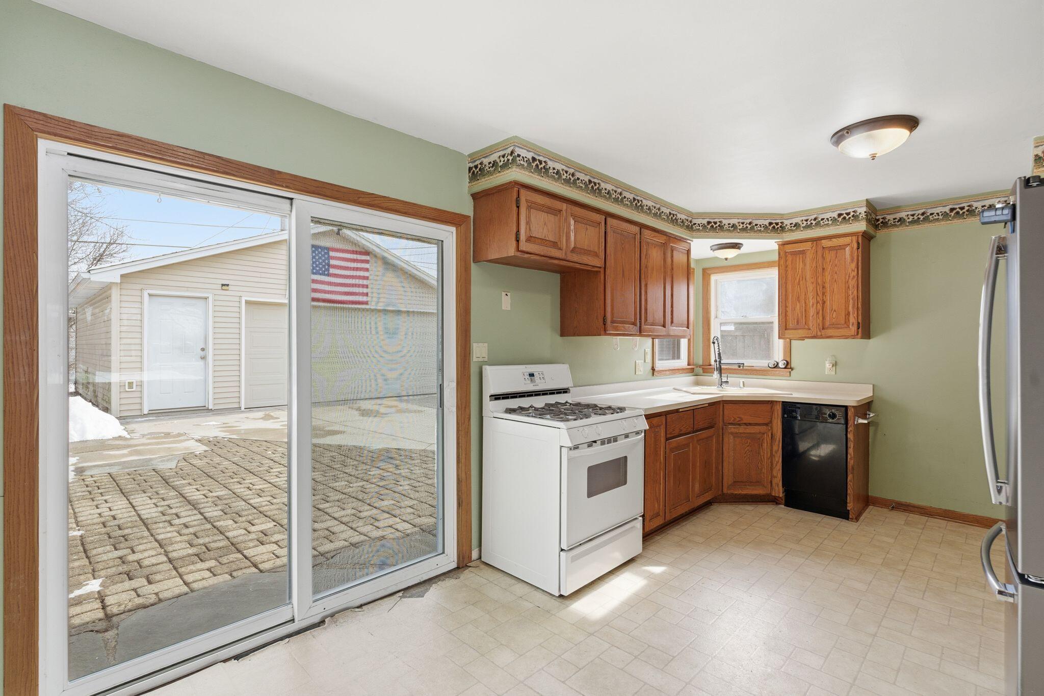 4436 South 64th Street Greenfield, WI 53220 - Photo 7 of 29 4436 S 64th St - Greenfield HDR-06