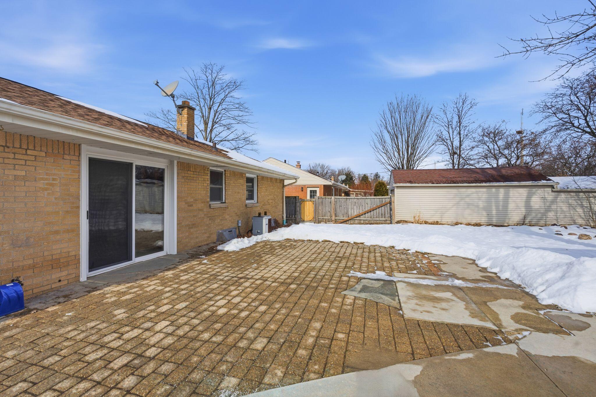4436 South 64th Street Greenfield, WI 53220 - Photo 8 of 29 4436 S 64th St - Greenfield HDR-19