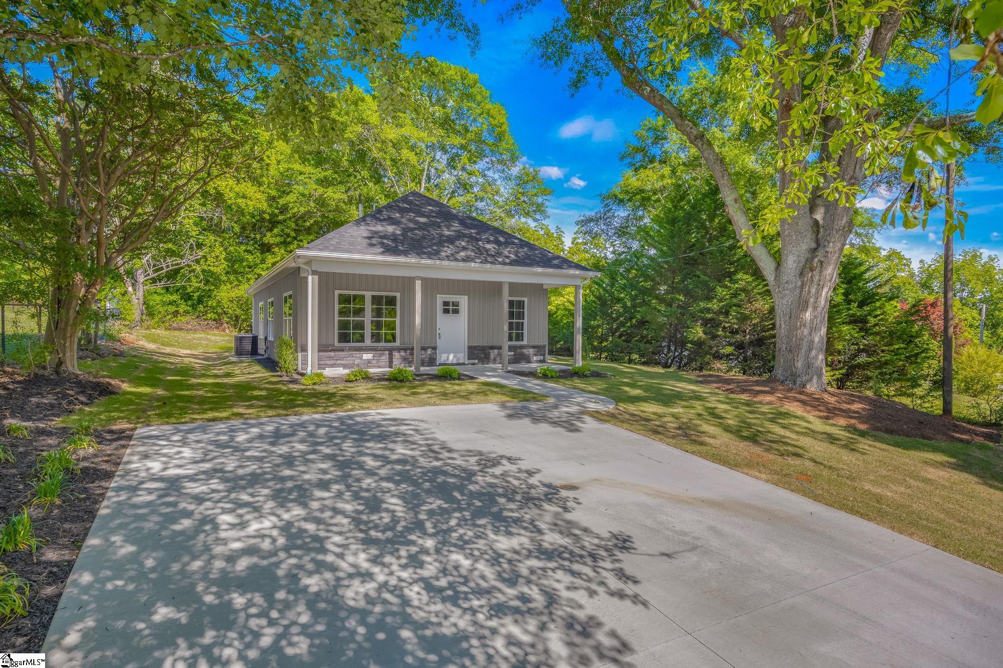 219 Maplecroft Street Liberty, SC 29657 - Photo 2 of 37