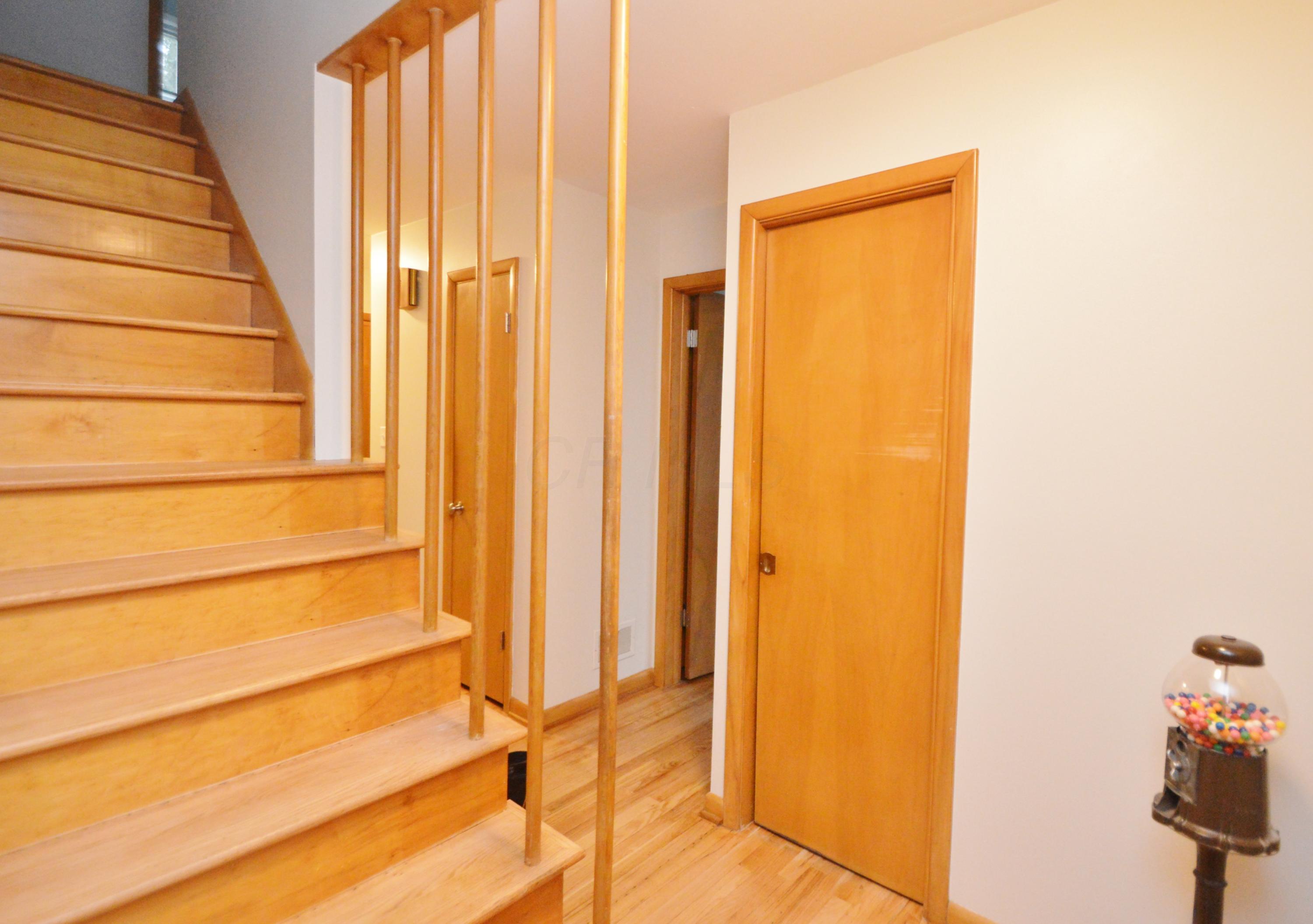 575 East Weisheimer Road Columbus, OH 43214 - Photo 3 of 44