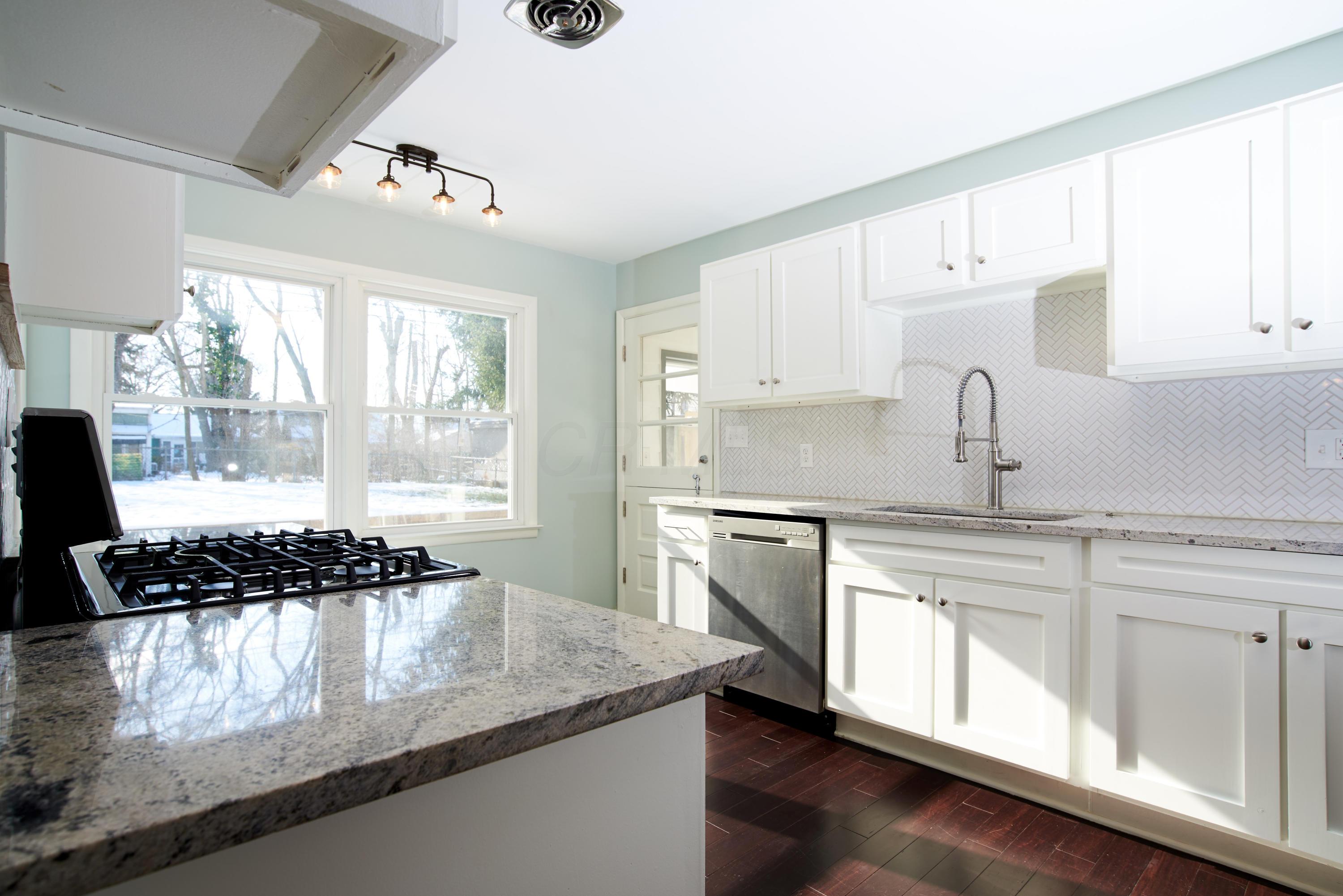 575 East Weisheimer Road Columbus, OH 43214 - Photo 8 of 44