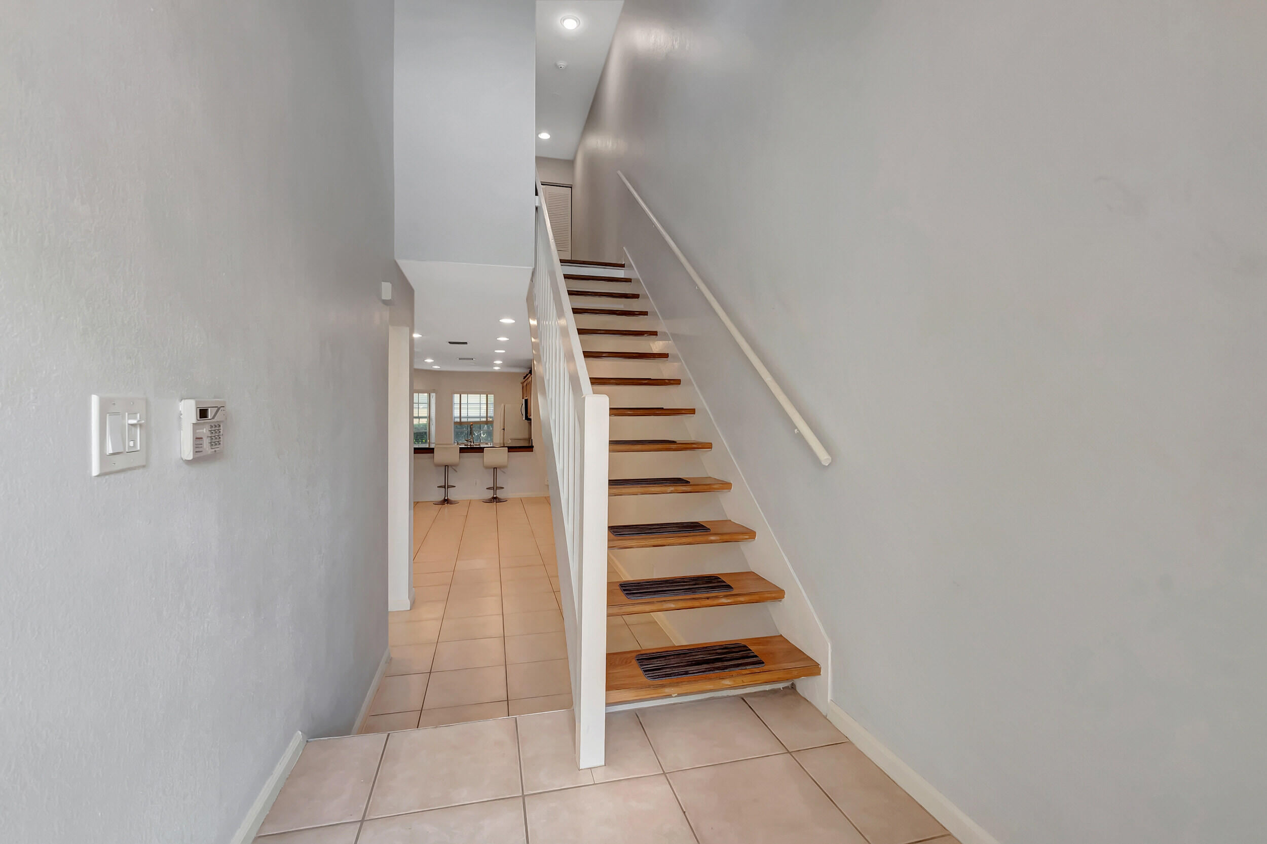 6627 Via Regina Boca Raton, FL 33433 - Photo 15 of 59 Indoor Entrance