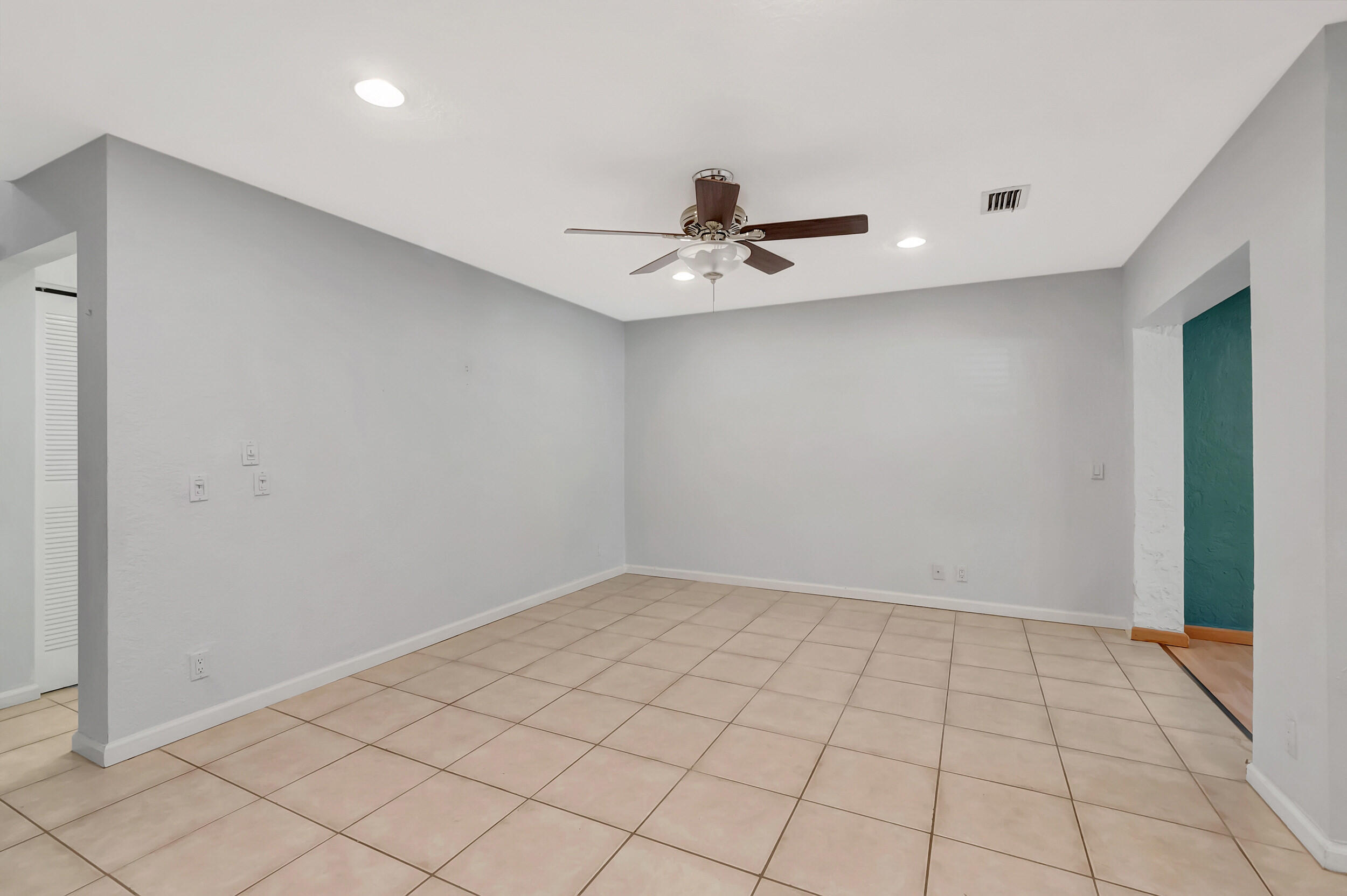 6627 Via Regina Boca Raton, FL 33433 - Photo 18 of 59 Living Room 3
