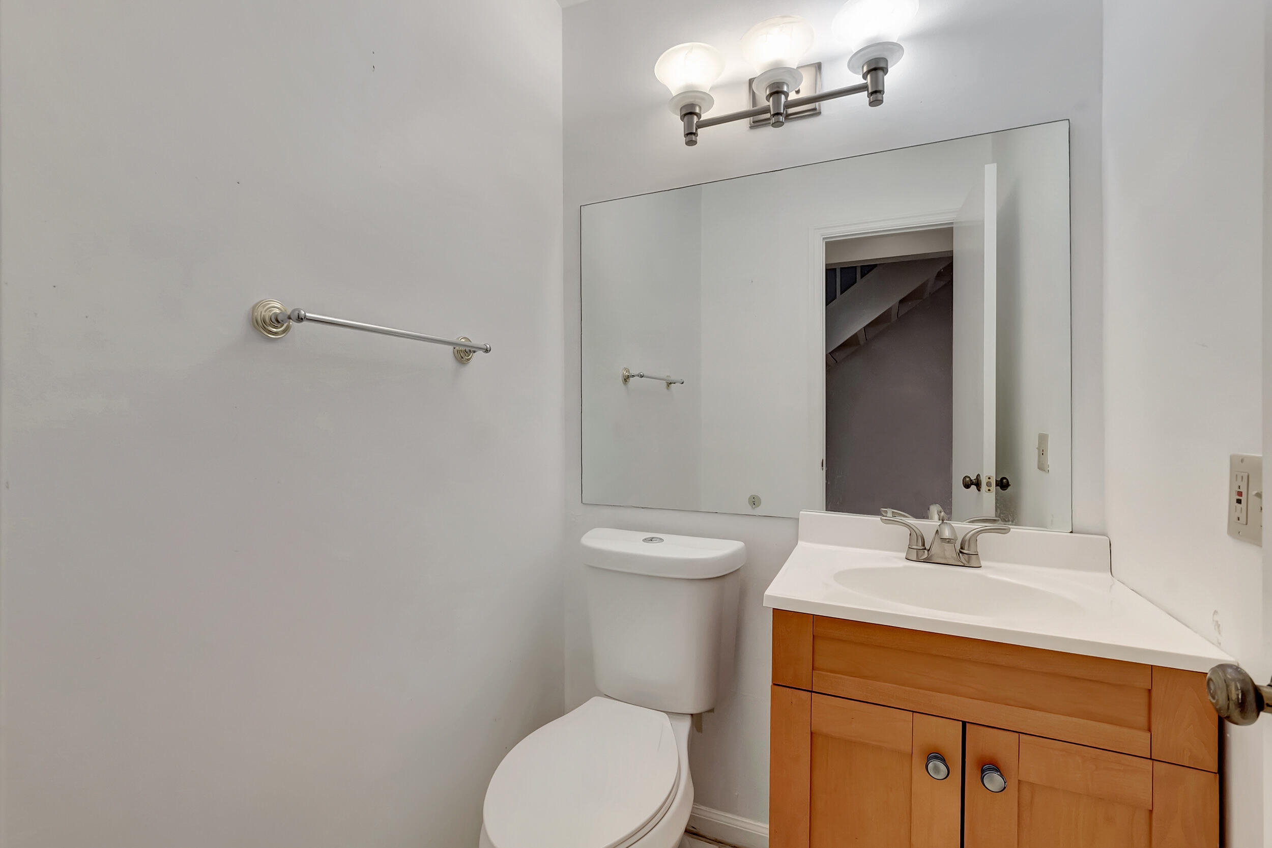 6627 Via Regina Boca Raton, FL 33433 - Photo 27 of 59 1st Floor Half Bathroom