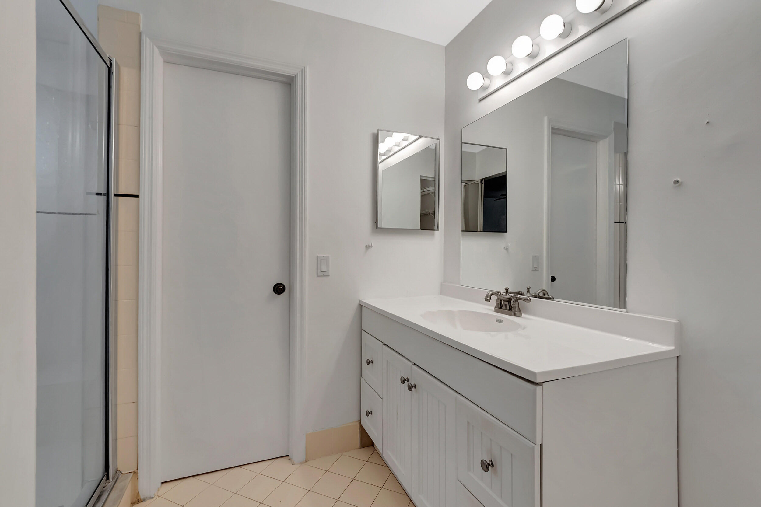 6627 Via Regina Boca Raton, FL 33433 - Photo 31 of 59 Primary Bedroom Ensuite Bathroom 1
