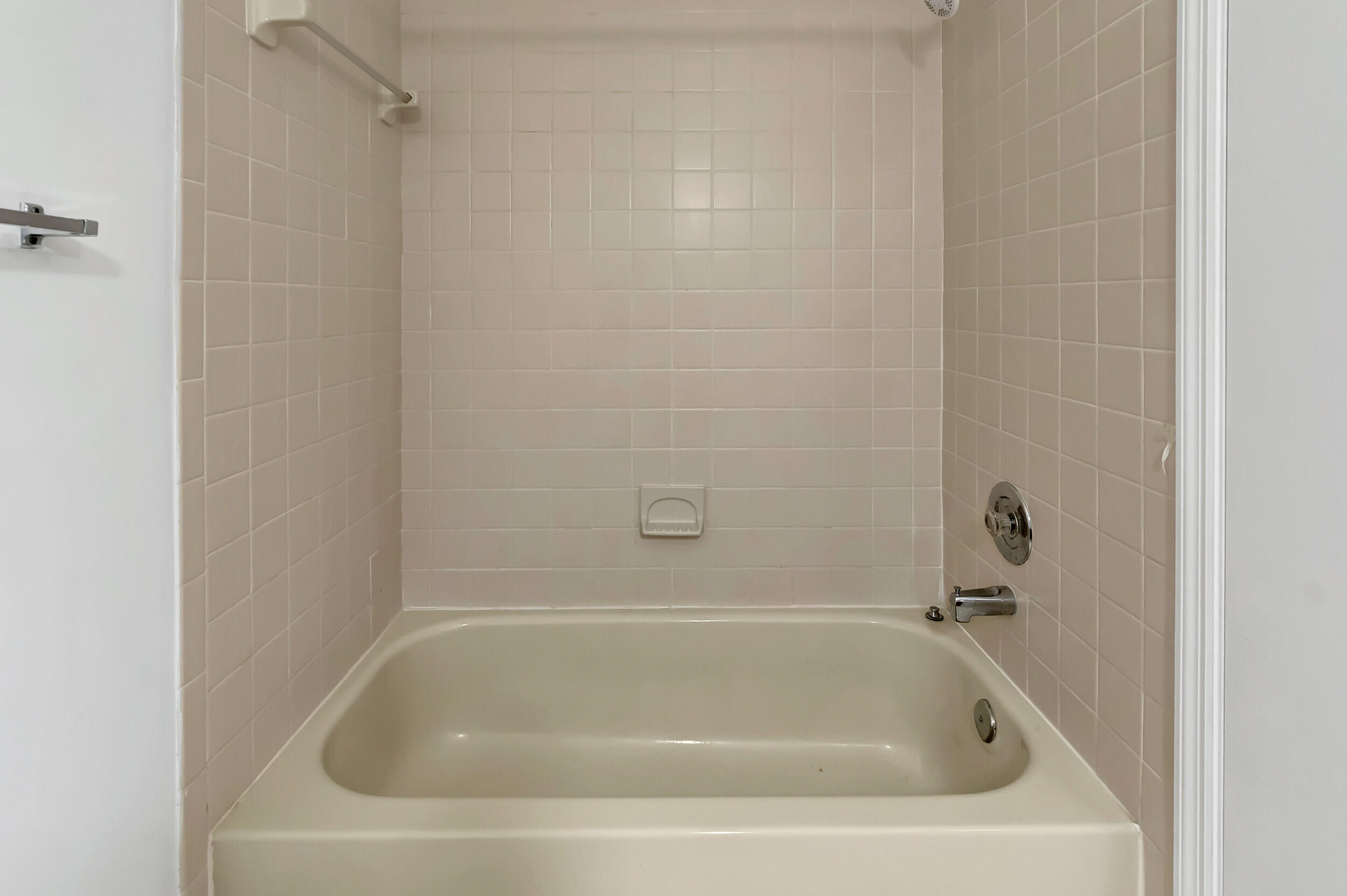 6627 Via Regina Boca Raton, FL 33433 - Photo 37 of 59 2nd Bedroom Ensuite Bathroom 2